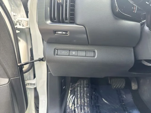 Used 2024 White Nissan Rock Creek image 25