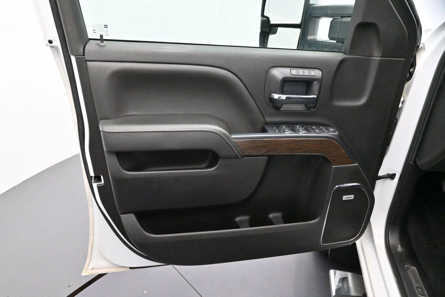 Used 2019 Summit White GMC Denali image 9