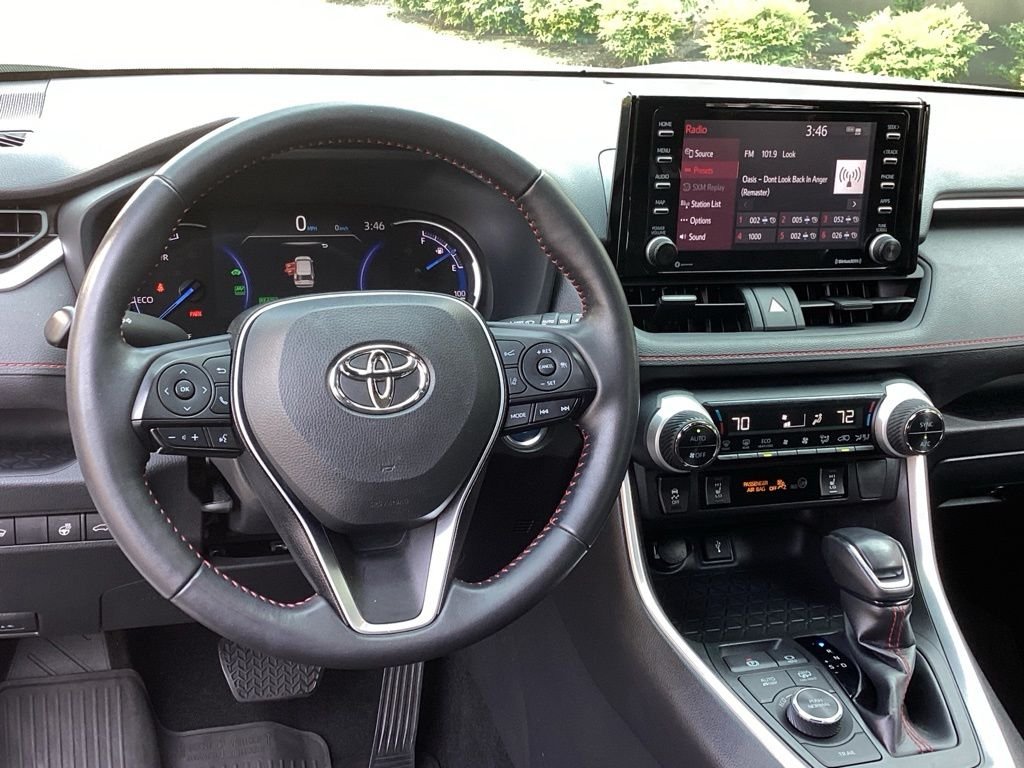 Used 2022 White Toyota SE image 13