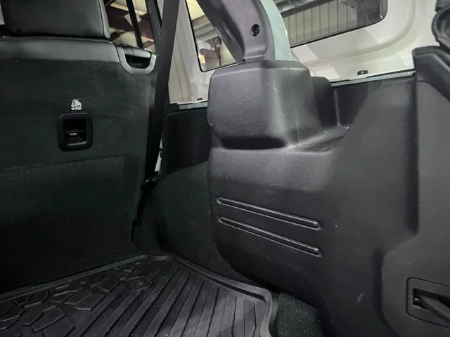 Used 2024 Gray Jeep Sahara image 6