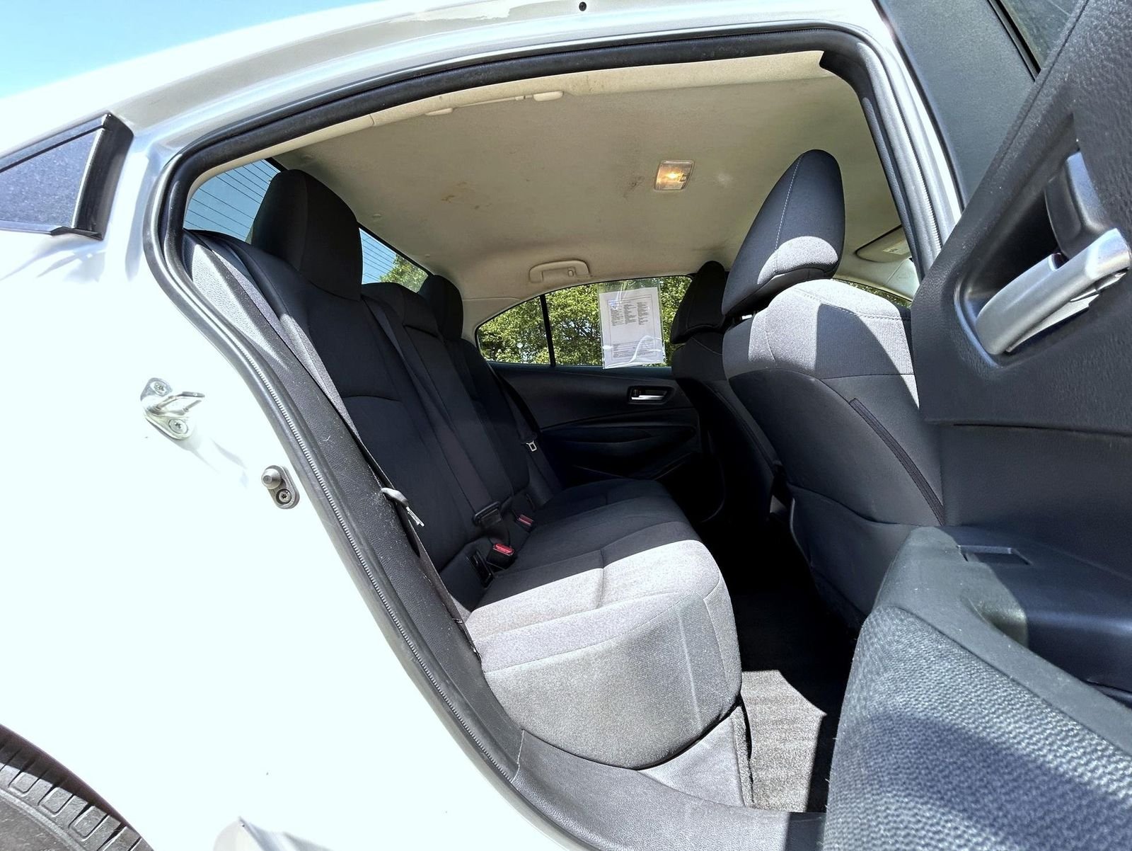 Used 2020 White Toyota LE image 18