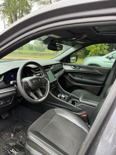 Used 2024 Gray Jeep Altitude X image 6