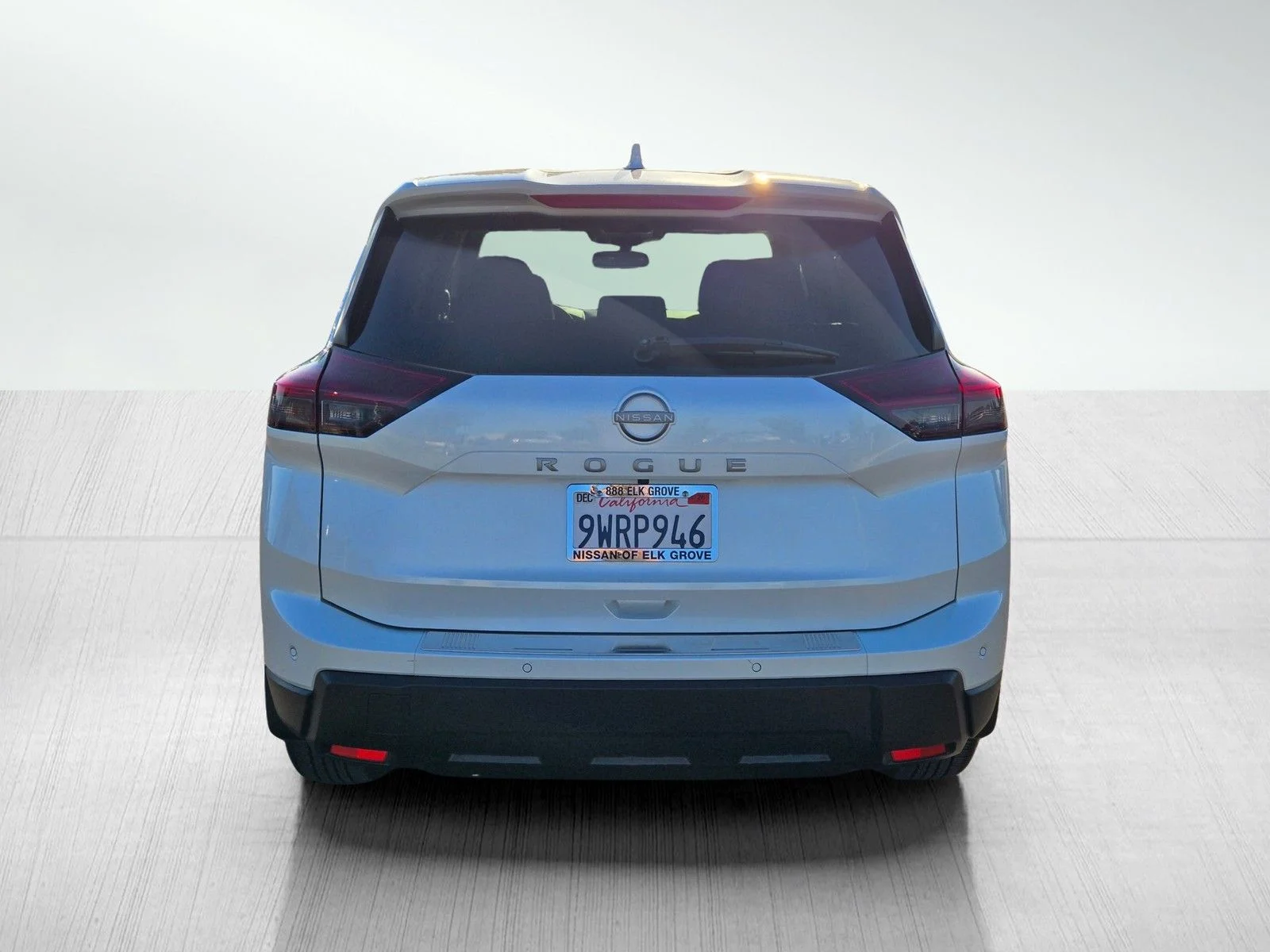 Used 2026 Everest White Pearl Tricoat Nissan SV image 5
