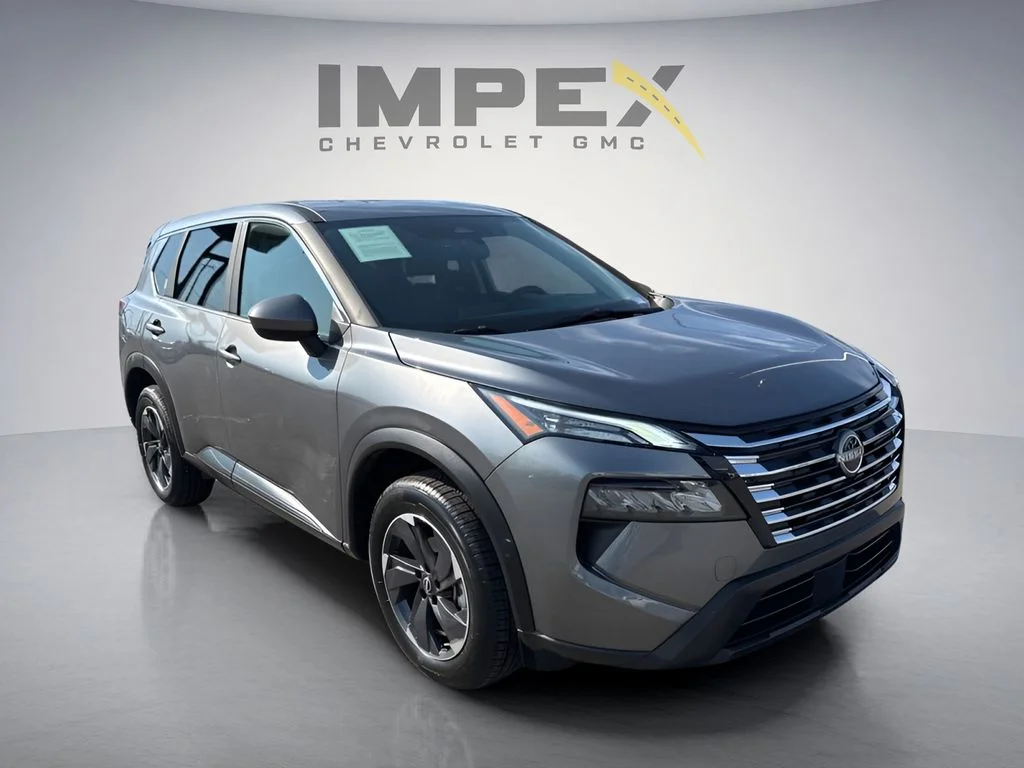 Used 2025 Gray Nissan SV image 7