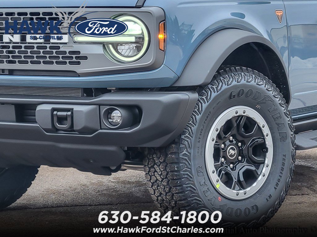 New 2025 Azure Gray Metallic Tri-Coat Ford Badlands® image 3