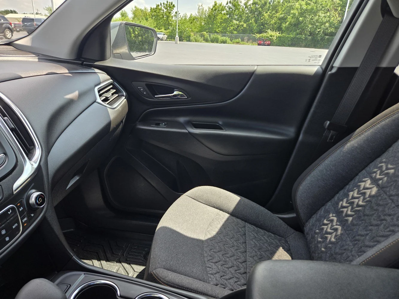 2024 Chevrolet Equinox LT - Photo 14