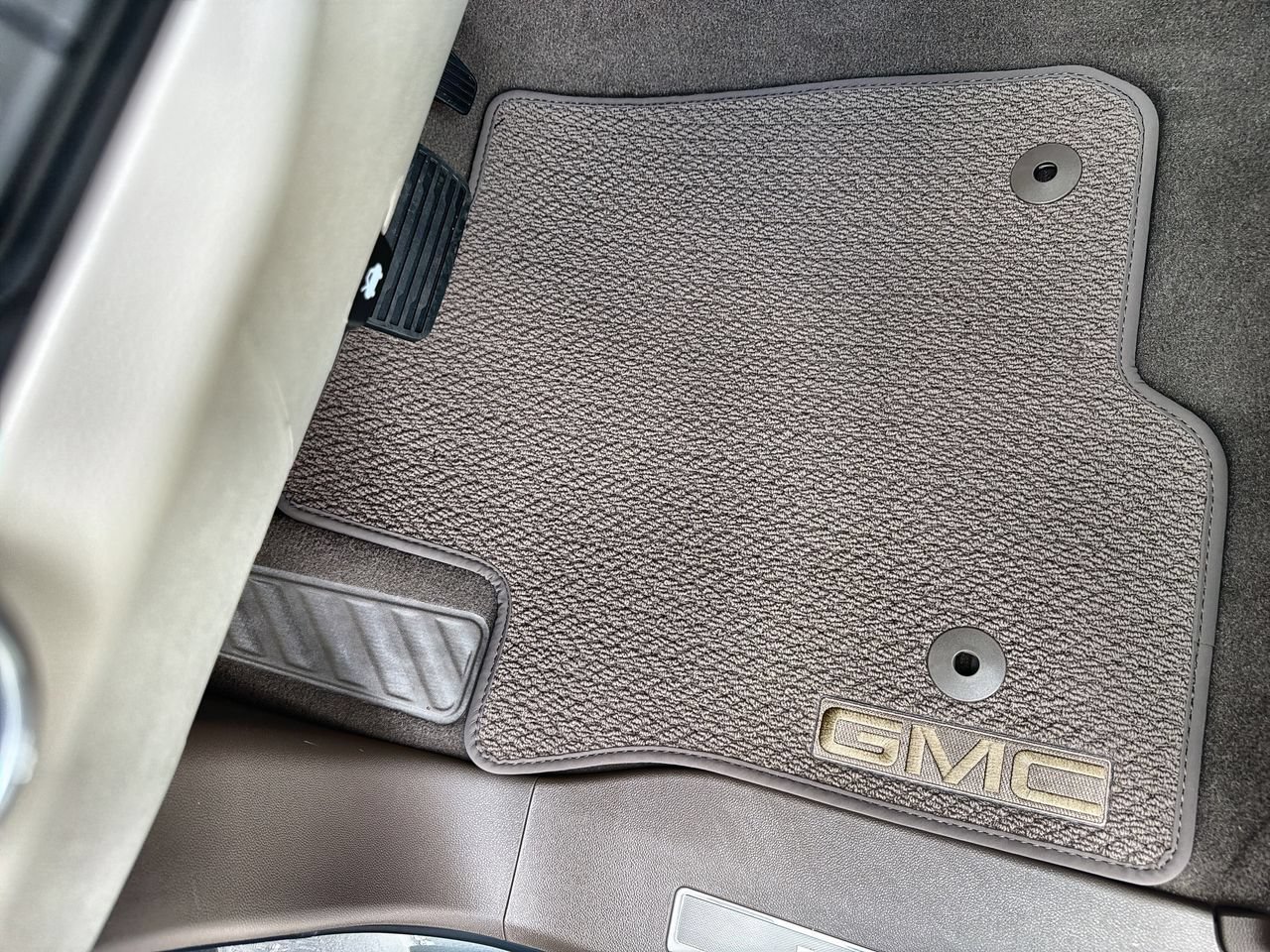 New 2026 Sterling Metallic GMC Denali image 30