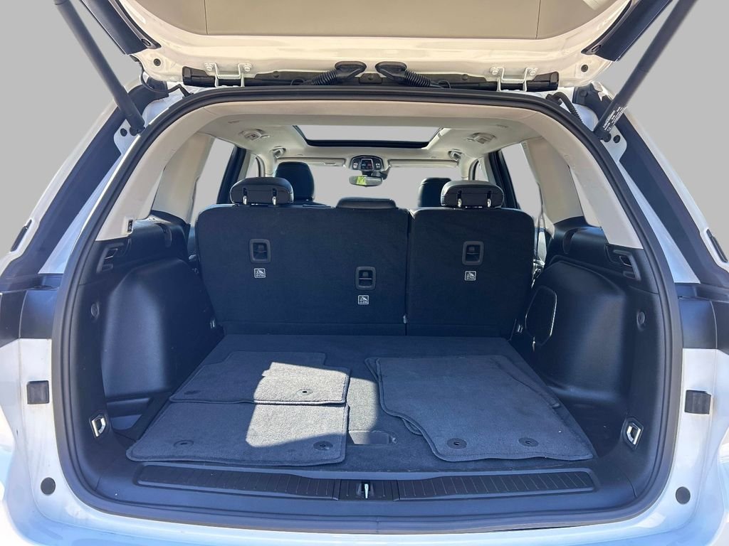Used 2023 White Jeep Limited image 11
