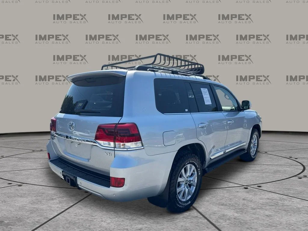 Used 2016 Silver Toyota Base image 3