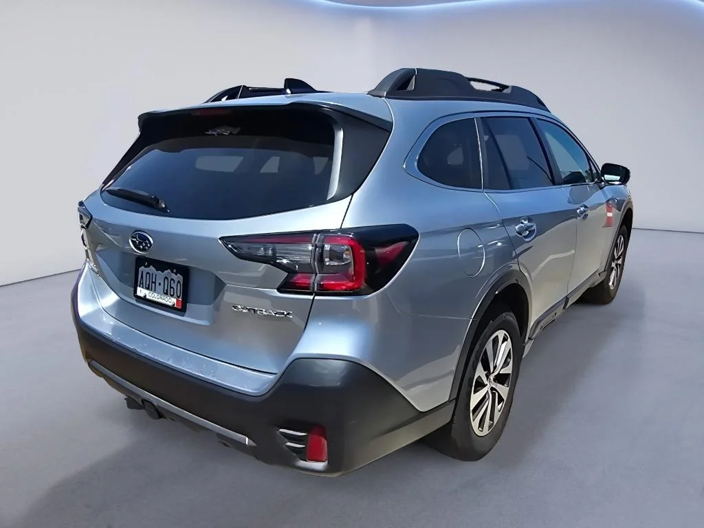 Used 2022 Ice Silver Metallic Subaru Premium image 5