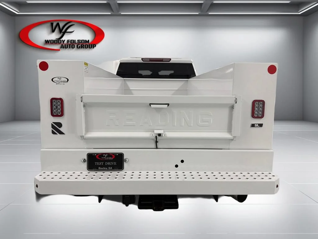 New 2026 Summit White Chevrolet WT image 7