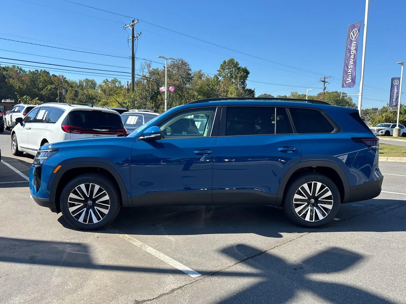 New 2027 Mountain Lake Blue Metallic Volkswagen SE w/Technology image 2