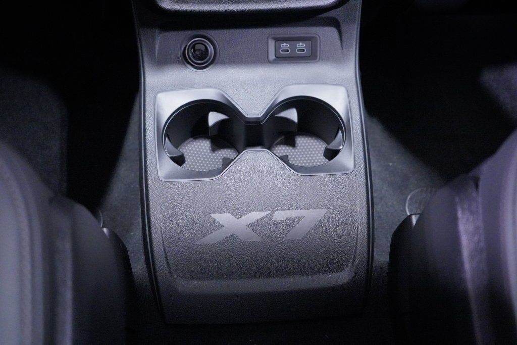 New 2027 Black Sapphire Metallic BMW xDrive40i image 22