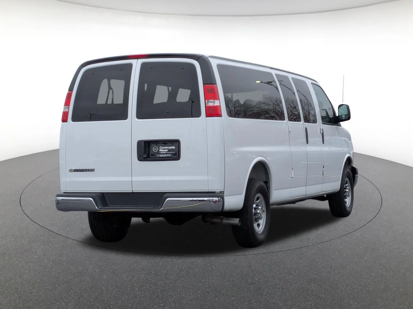 Used 2025 Summit White Chevrolet LT image 5