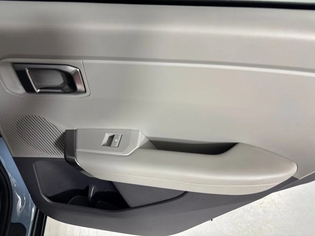 New 2027 Frost Blue / Black Roof Kia S image 18