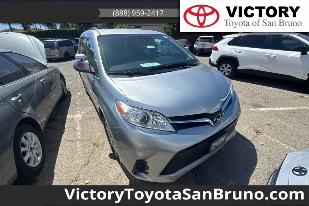 2020 Toyota Sienna LE V6 8-Passenger FWD's photo