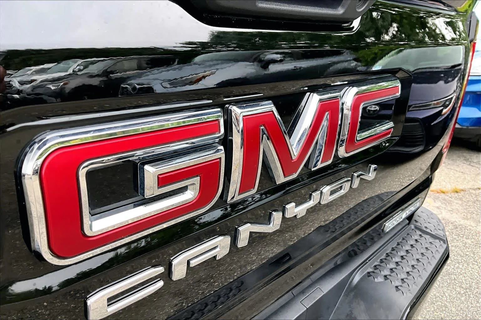 Used 2024 Onyx Black GMC 4WD Elevation image 29