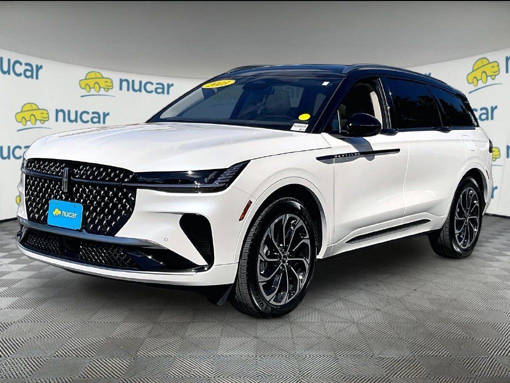 Used 2025 White Lincoln Reserve image 3