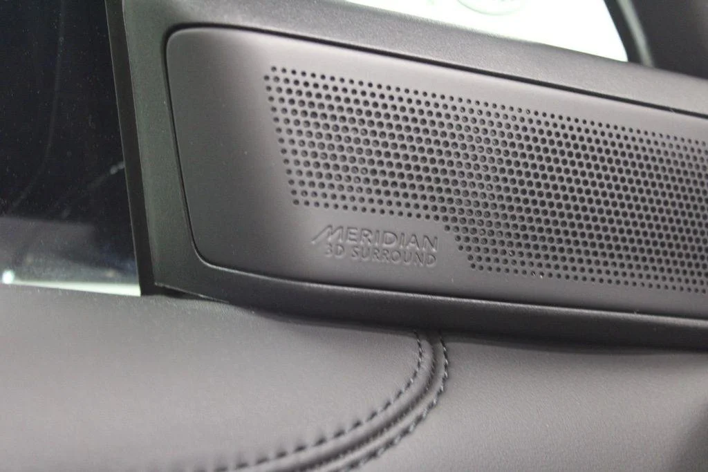 New 2026 Santorini Black Land Rover SE image 14