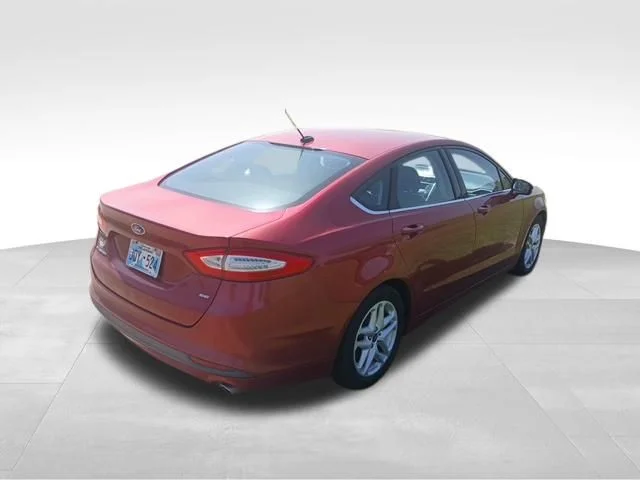 Used 2014 Red Ford SE image 3