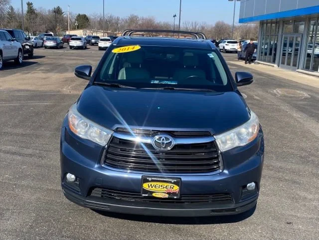 Used 2014 Toyota Highlander XLE with VIN 5TDJKRFH0ES010418 for sale in Beloit, WI
