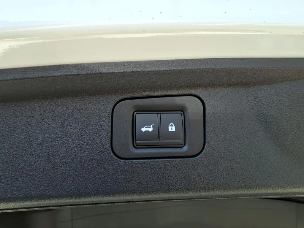 New 2026 Everest White TriCoat / Super Black Two-tone Nissan Platinum Reserve image 7