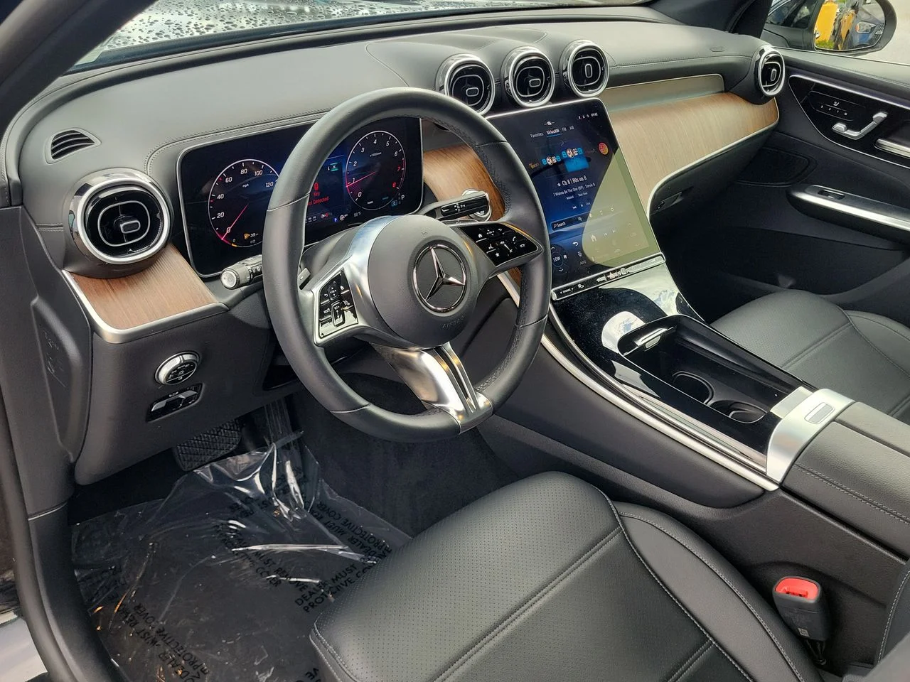 Certified Used 2025 Black Mercedes-Benz GLC 300 image 19