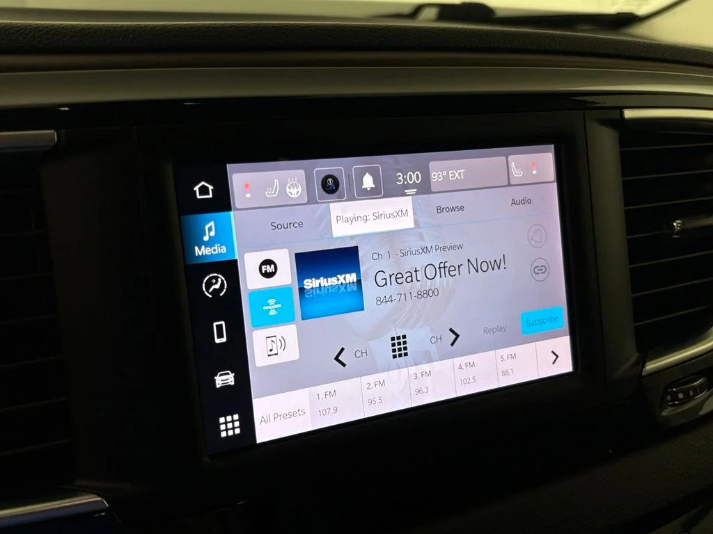 Used 2023 White Chrysler LX image 28