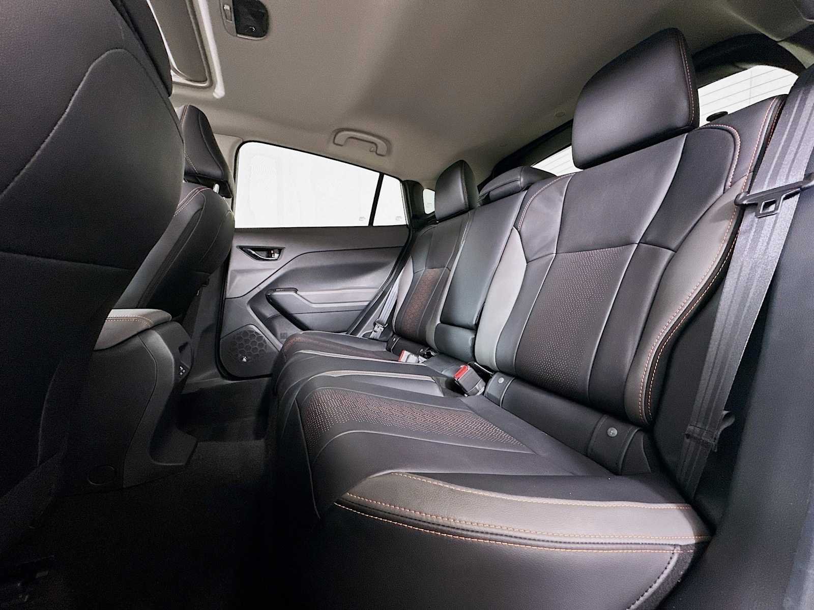 Used 2025 Crystal White Pearl Subaru Limited image 22