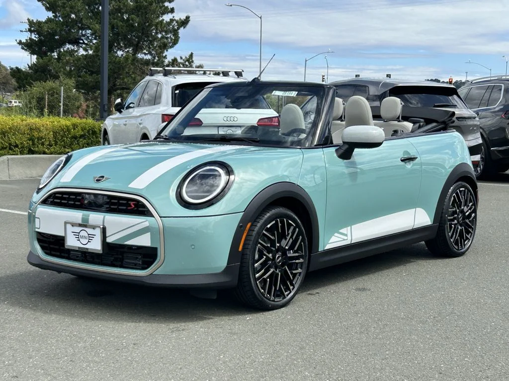 2026 MINI Convertible Cooper S Signature's photo