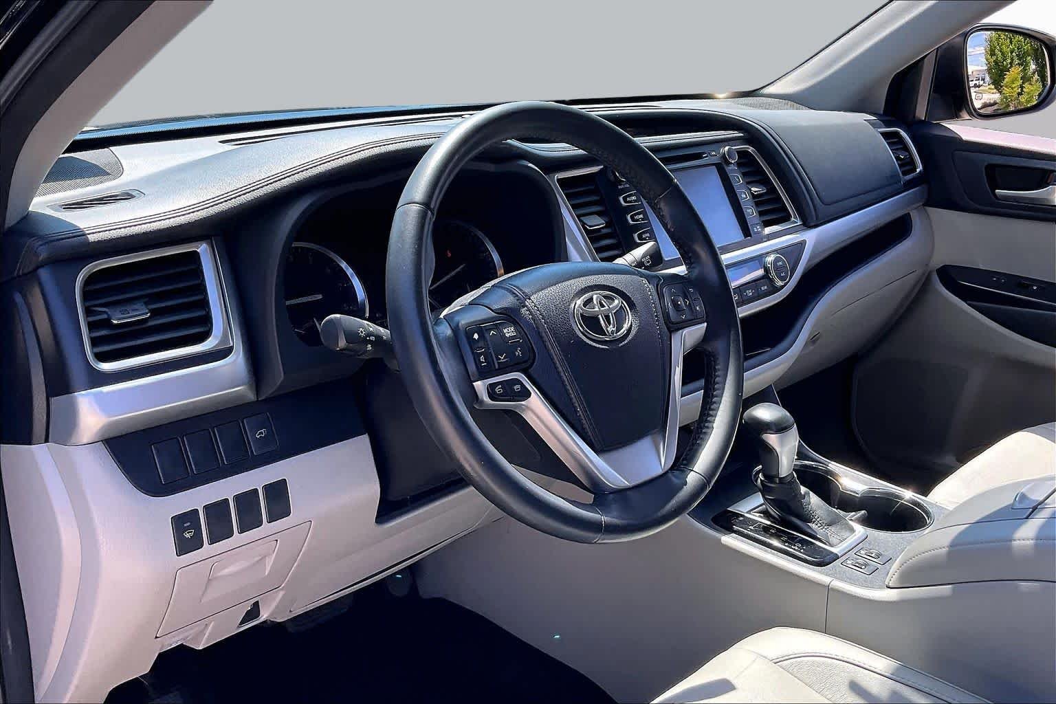 Used 2014 Attitude Black Metallic Toyota XLE image 18