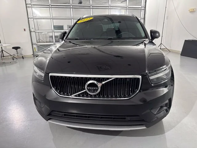 Used 2022  Volvo Momentum image 2
