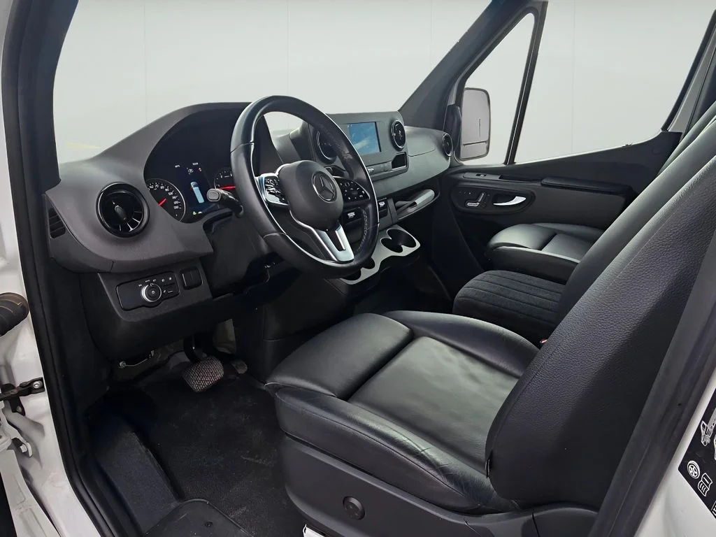 Used 2022 Arctic White Mercedes-Benz High Roof V6 image 28