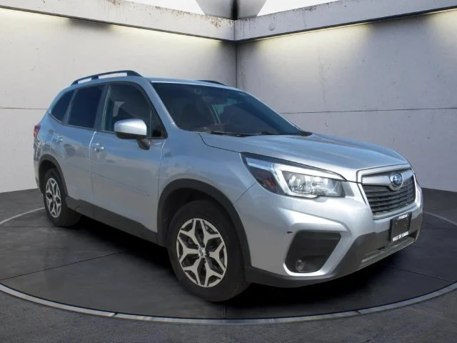 Used 2020 Ice Silver Metallic Subaru Premium image 2