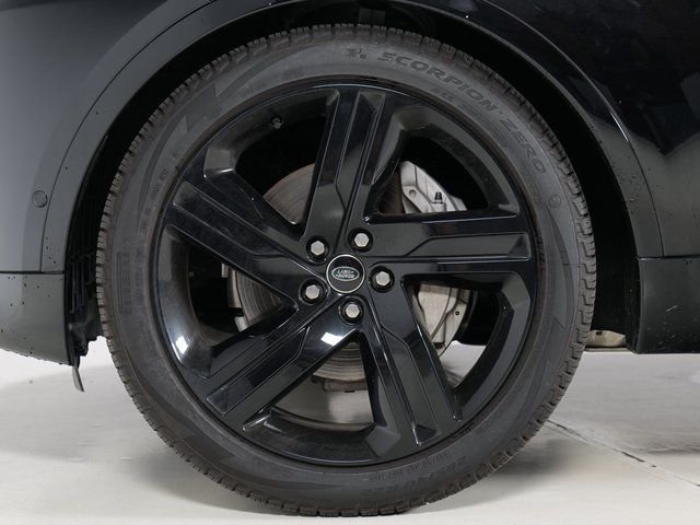 Certified Used 2025 Santorini Black Metallic Land Rover Dynamic SE image 9