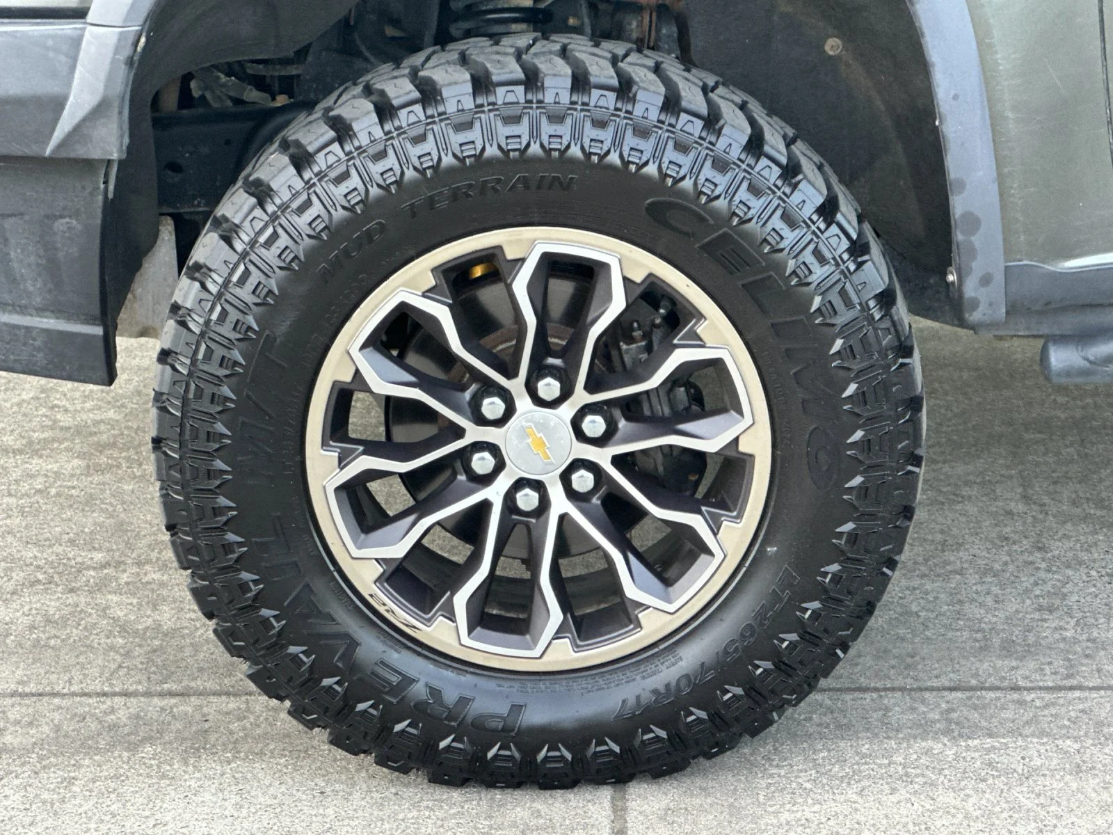 Used 2018 Deepwood Green Metallic Chevrolet ZR2 image 23