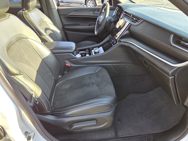 Used 2023 White Jeep Altitude X image 18