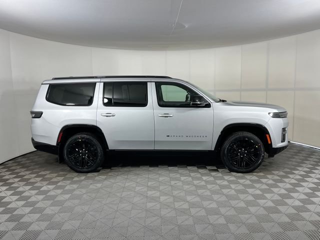 New 2026 Silver-Zynith Exterior Paint Jeep Limited Reserve image 4