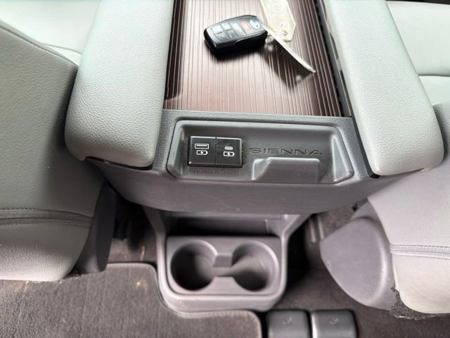 Used 2021 White Toyota XLE image 23