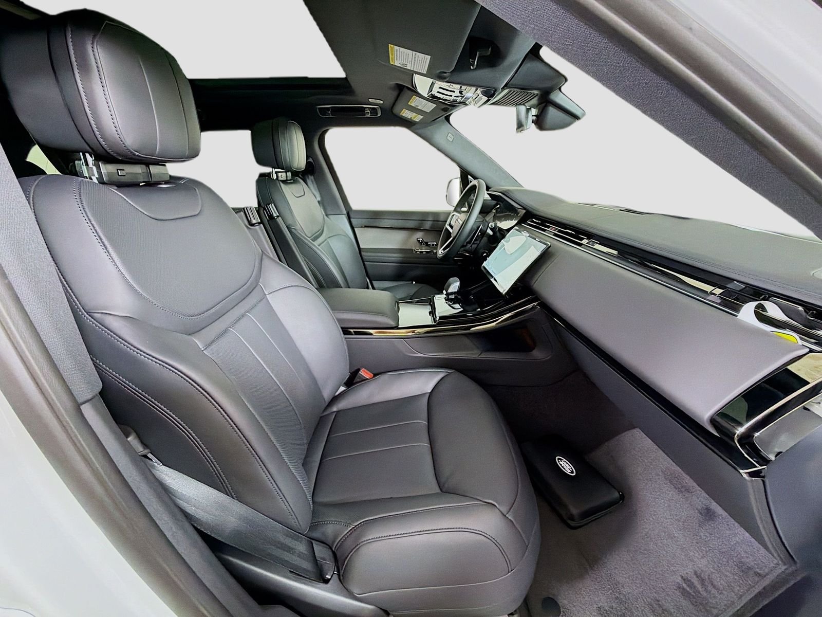 New 2026 Fuji White Land Rover SE image 33