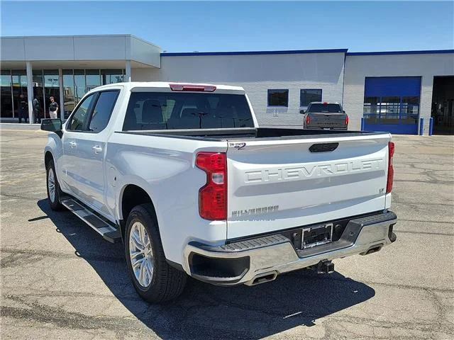 Used 2025 Summit White Chevrolet LT w/1LT 4x4 Crew Cab 6.6 ft. box 157 in. WB image 2