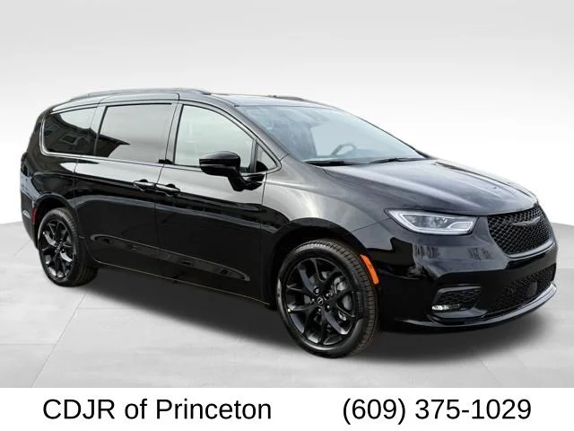 2026 Chrysler Pacifica Limited AWD's photo