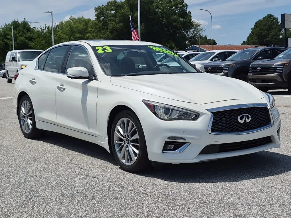 Certified Used 2023 Majestic White INFINITI LUXE image 2