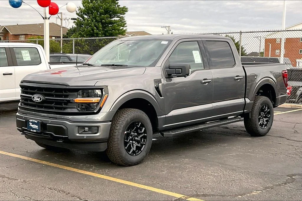 New 2026 Carbonized Gray Metallic Ford XLT image 11