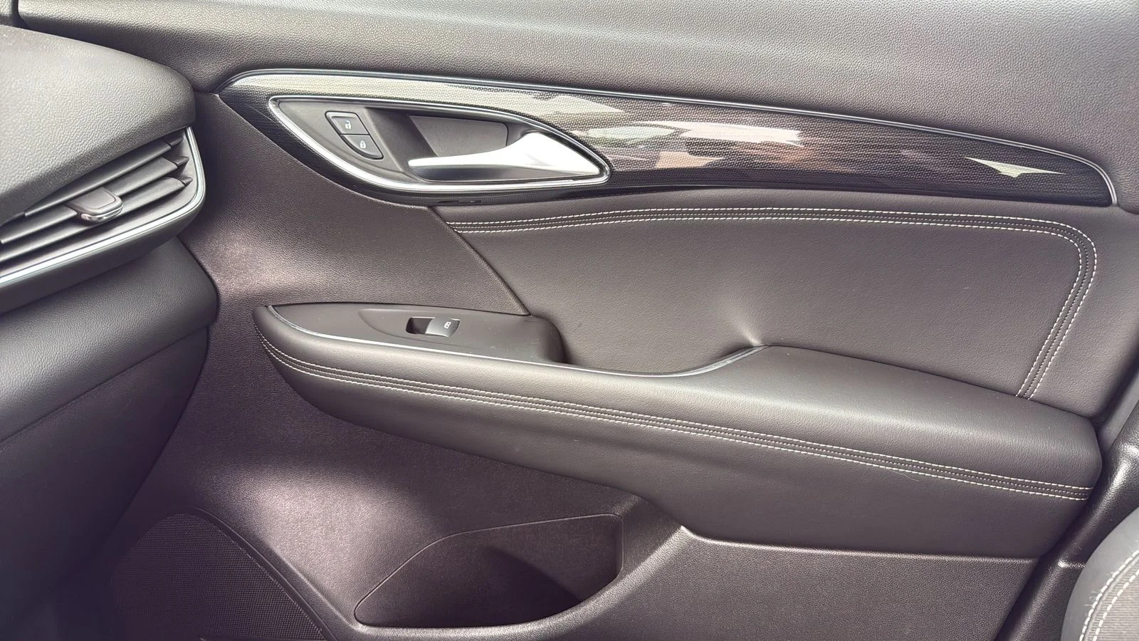Used 2023 White Buick Preferred image 23