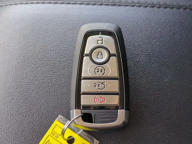 Used 2021 Red Ford SEL image 28