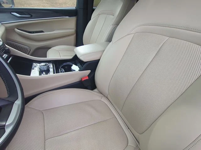 Used 2022 White Jeep 4xe image 27