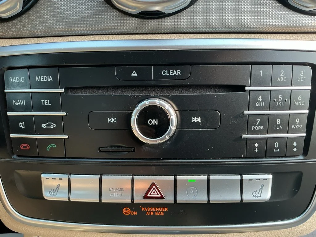 Used 2018 White Mercedes-Benz GLA 250 image 18