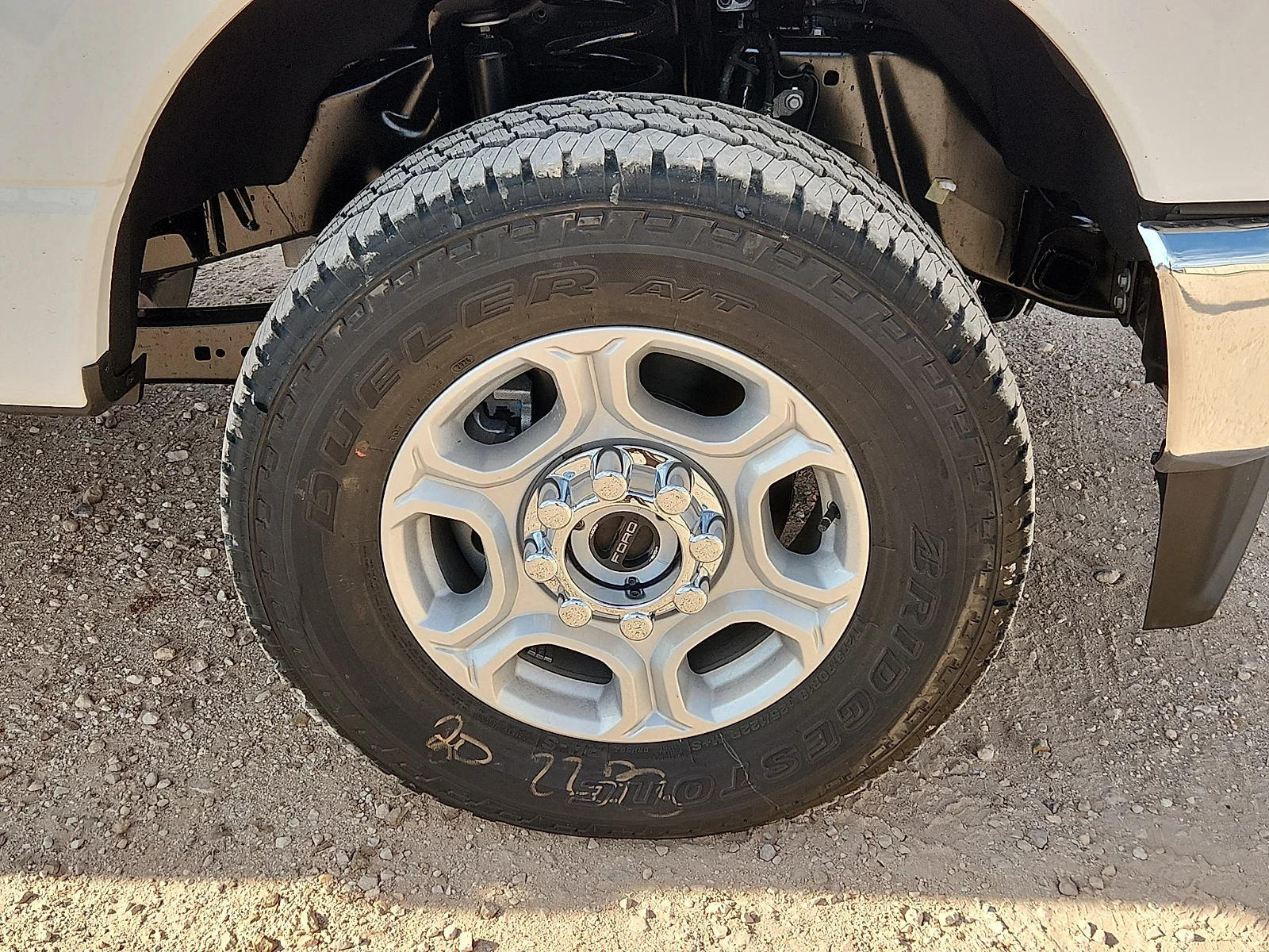 New 2027 Oxford White Ford XLT image 9