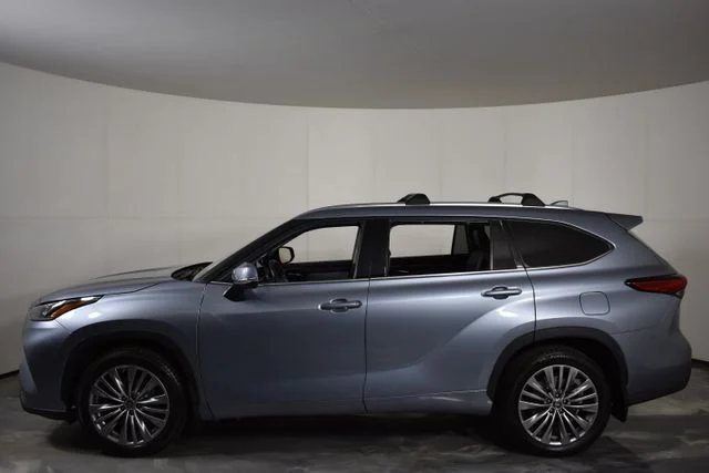 Used 2021  Toyota Platinum image 5